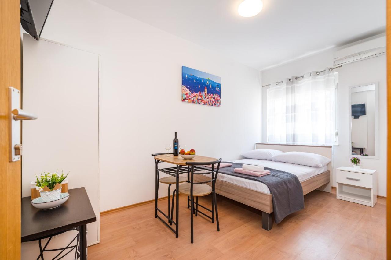 Studio And Rooms Zadar City Wall Екстериор снимка