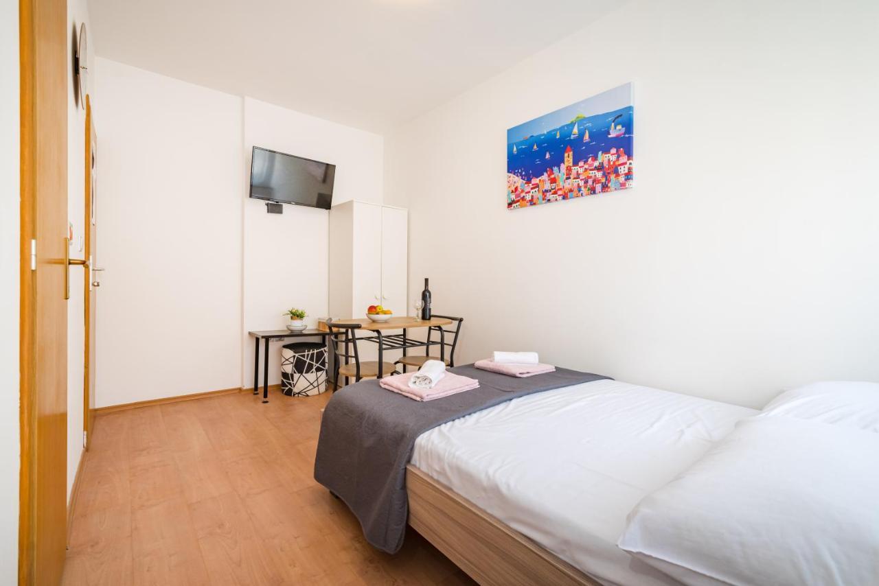 Studio And Rooms Zadar City Wall Екстериор снимка